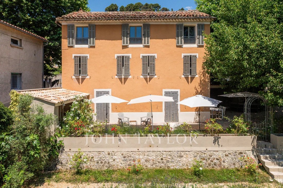Estate in Riez, Provence-Alpes-Côte d'Azur, France 1 - 15849402