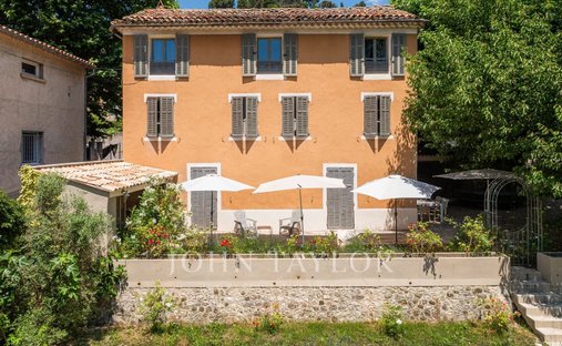 Estate in Riez, Provence-Alpes-Côte d'Azur, France 1
