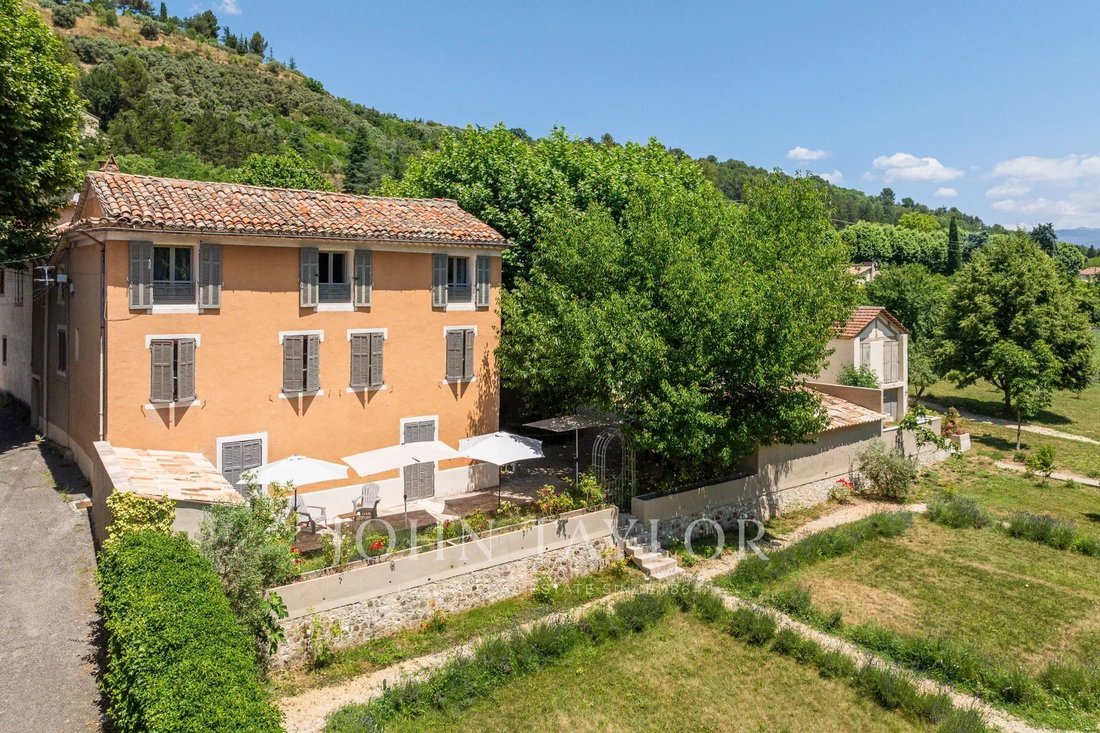 Estate in Riez, Provence-Alpes-Côte d'Azur, France 3 - 15849402
