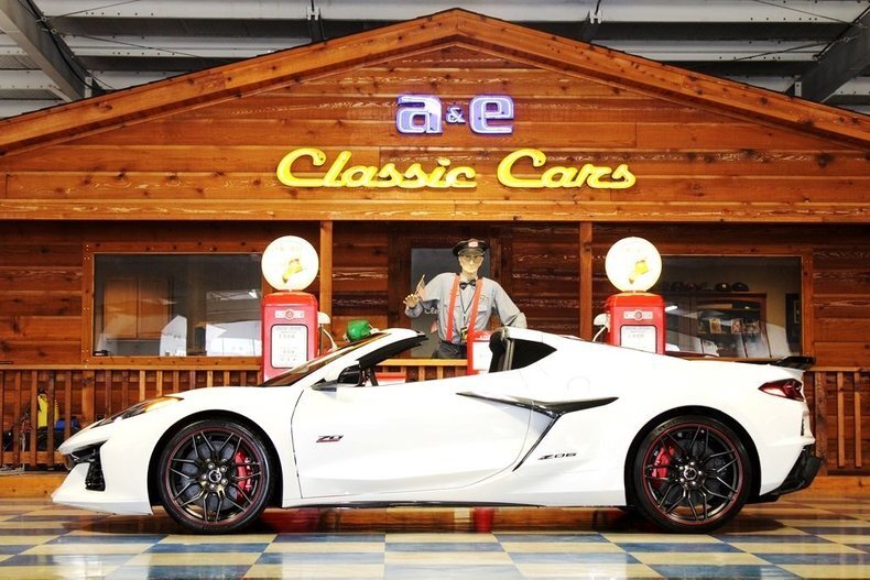 Z06 - 70th Anniversary 3LZ w/ 4 MILES  5.5L V8  Automatic  White Pearl Metallic! in New Braunfels, United States 3 - 15847812