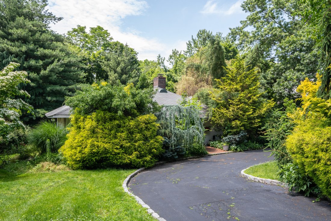 House in Albertson, New York, United States 2 - 15848865