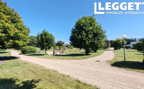 Vienne Department (86) 19th And 20th Century Chateau 345 Acres Of Land