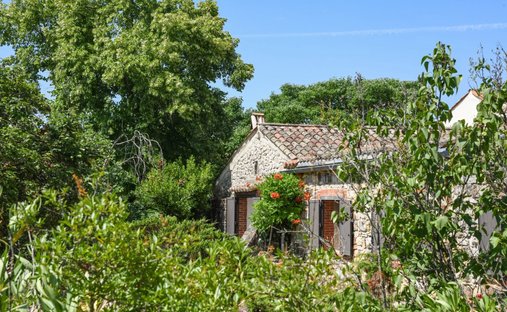 Maisons de campagne à Uzès, Occitanie, France 1