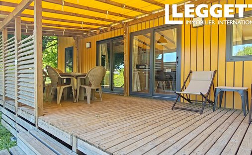 Vienne Department (86) 19th And 20th Century Chateau 345 Acres Of Land