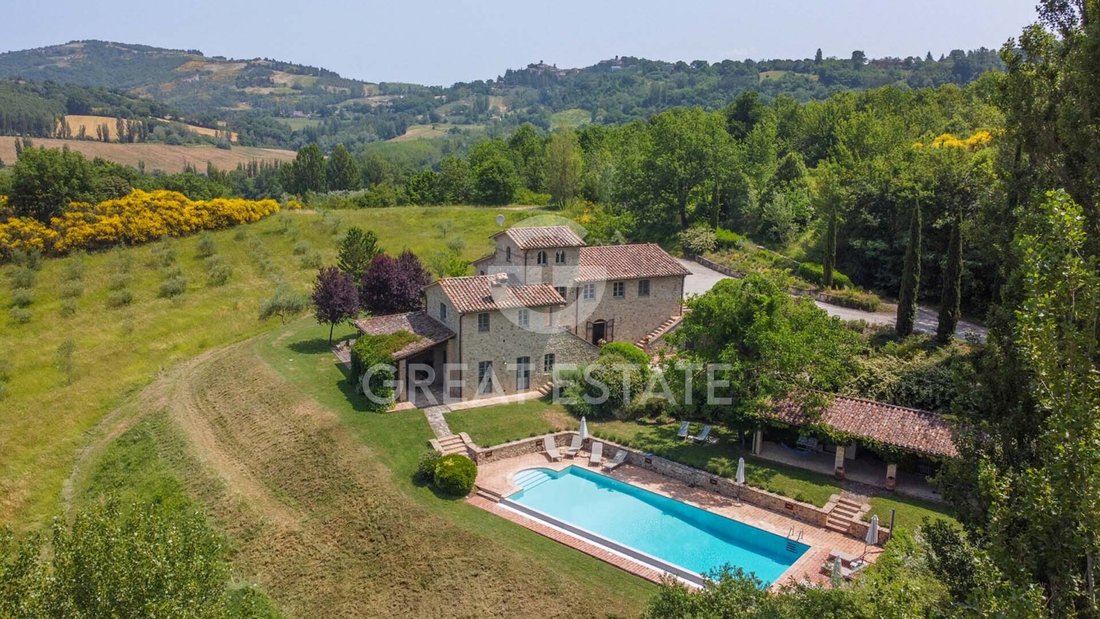 Estate in Montone, Umbria, Italy 3 - 14045425