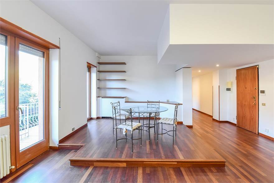Apartment in Historic Center, Como, Lombardy 4 - 15849376