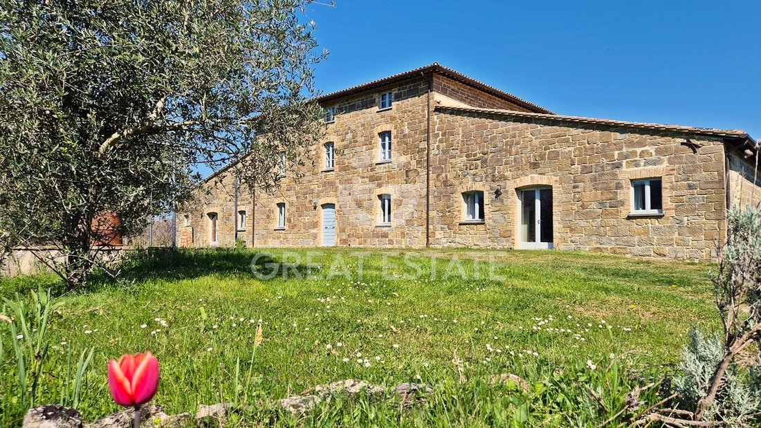 Estate in Gubbio, Umbria, Italy 1 - 15850091
