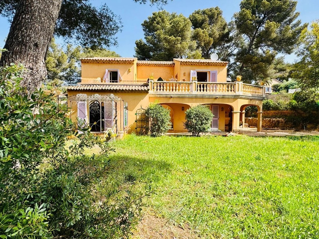 Villa in Nord, Cavalaire-sur-Mer, France 2 - 15851621