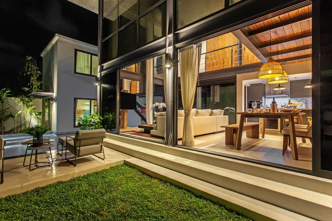 Villa in Choeng Thale, Phuket, Thailand 1 - 15851605