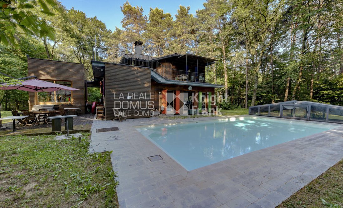 Villa in Appiano Gentile, Lombardy, Italy 1 - 15852439