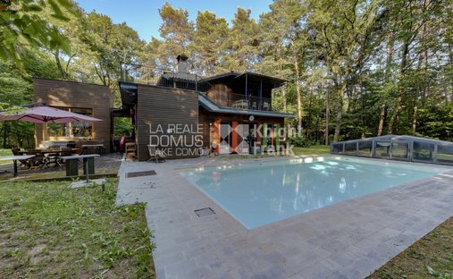 Villa in Appiano Gentile, Lombardy, Italy 1