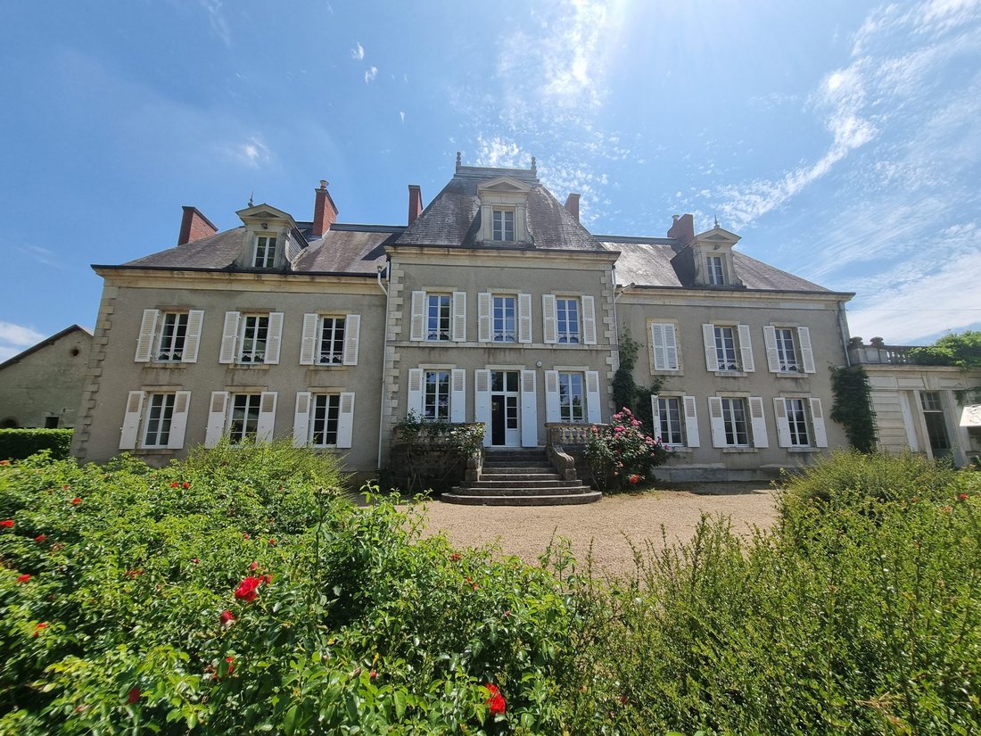 Château des Rêves Bourguignons: 7 Hectares of Timeless Elegance Near Paris
