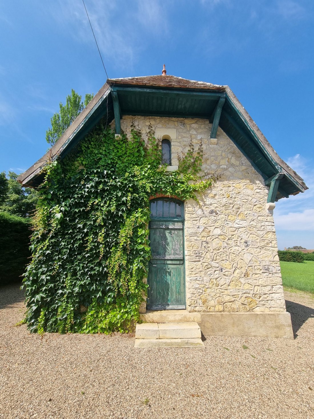 Château des Rêves Bourguignons: 7 Hectares of Timeless Elegance Near Paris - 5
