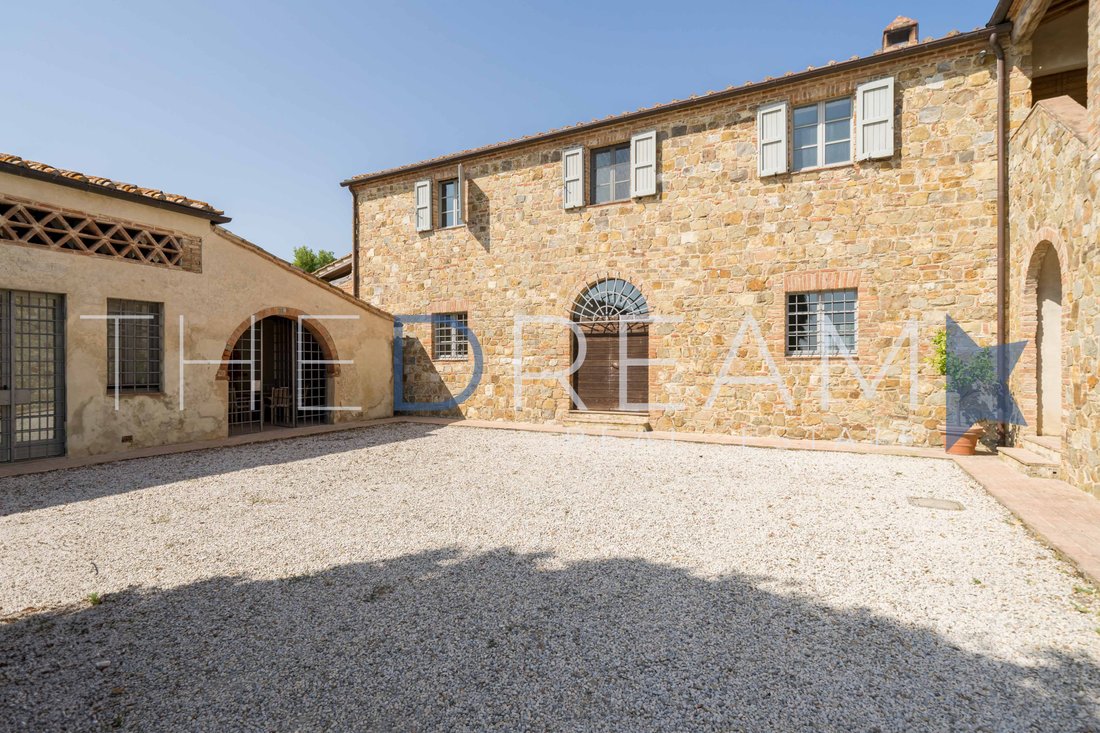 Villa in Asciano, Tuscany, Italy 2 - 15853361