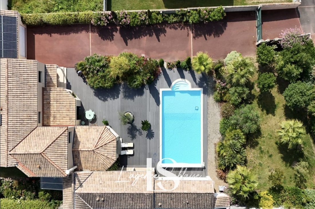 Villa in Les Sables-d'Olonne, Pays de la Loire, France 1 - 15830556