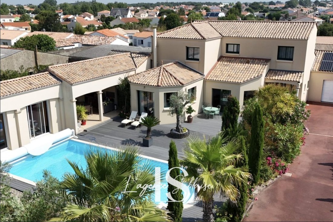 Villa in Les Sables-d'Olonne, Pays de la Loire, France 3 - 15830556