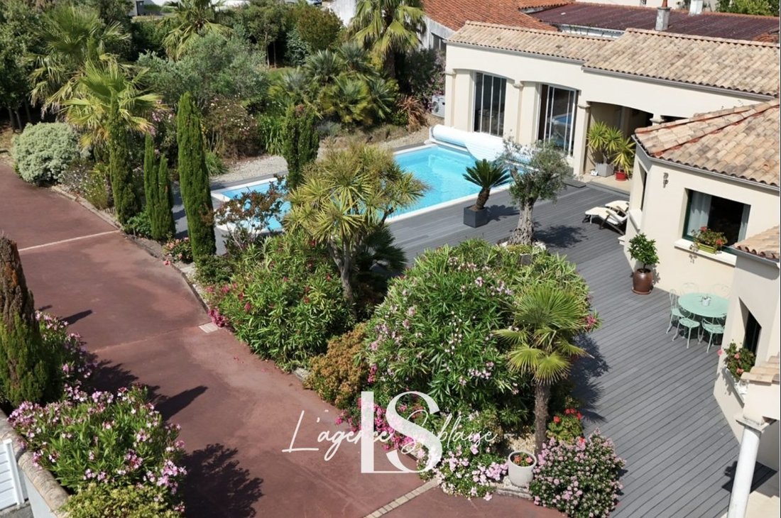 Villa in Les Sables-d'Olonne, Pays de la Loire, France 5 - 15830556