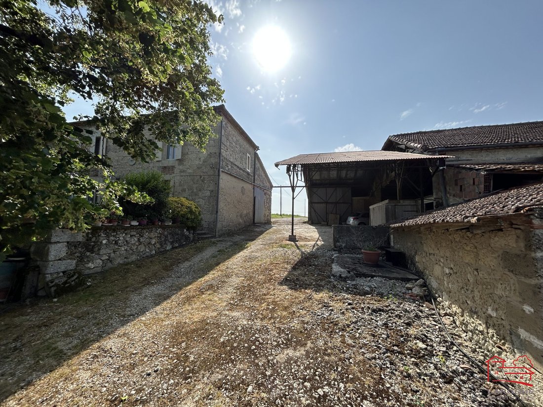 Farm Ranch in Saint-Caprais-de-Lerm, Nouvelle-Aquitaine, France 5 - 15836545