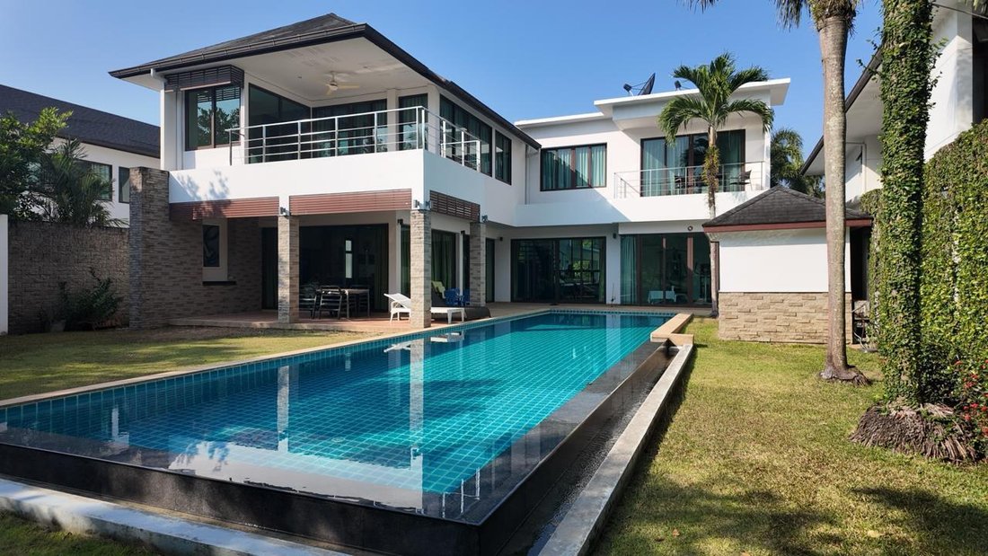 Villa in Kathu, Phuket, Thailand 1 - 15862373