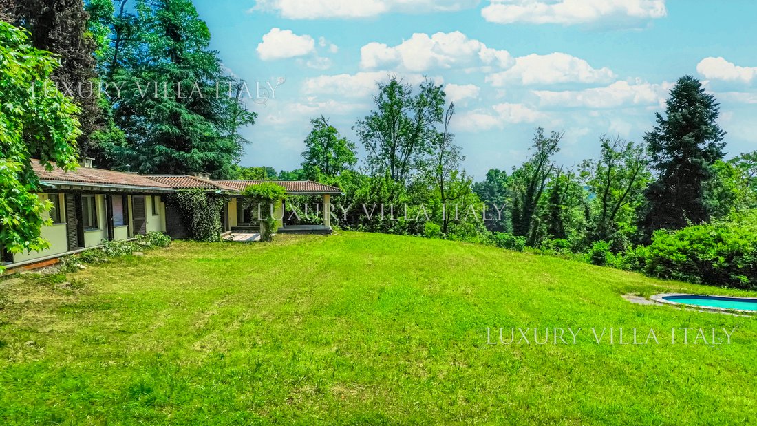 Villa in Barasso, Lombardy, Italy 2 - 15859031