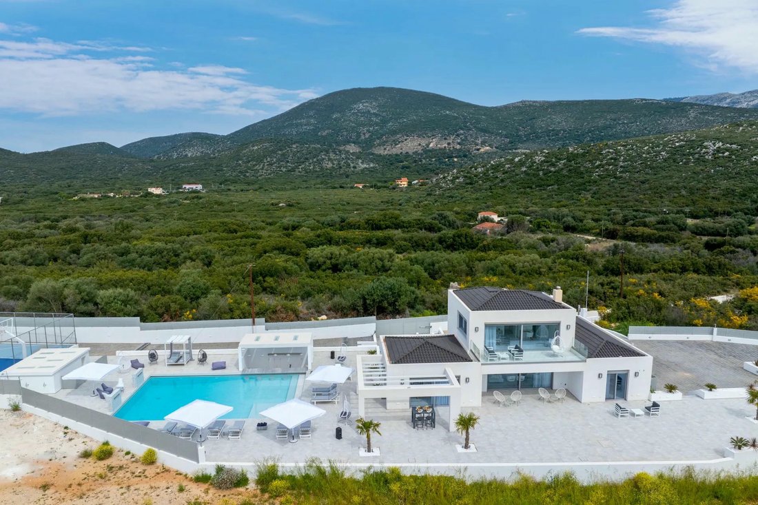 Villa in Argostoli, Peloponnese, Western Greece and the Ionian, Greece 2 - 15857672