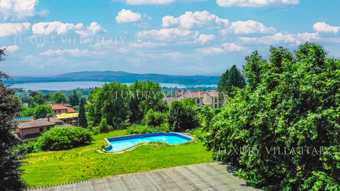 Villa in Barasso, Lombardy, Italy 1 - 15859031