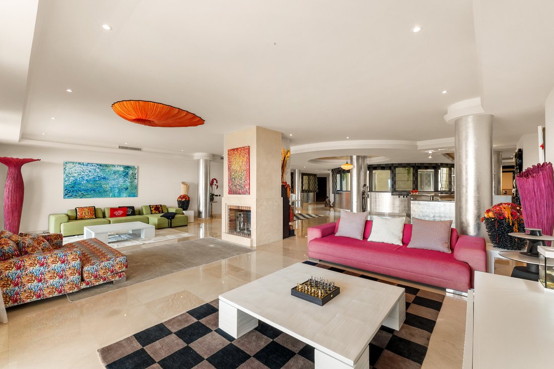 Apartment in Puerto Banus, Marbella, Spain 3 - 15859209