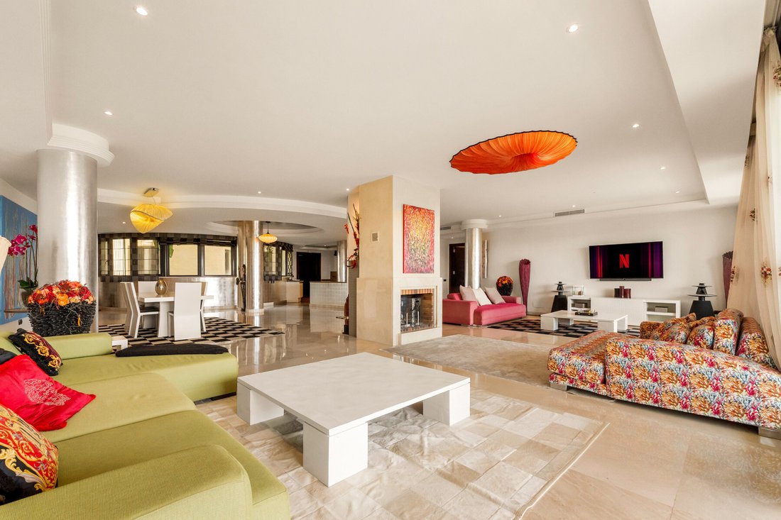 Apartment in Puerto Banus, Marbella, Spain 2 - 15859209