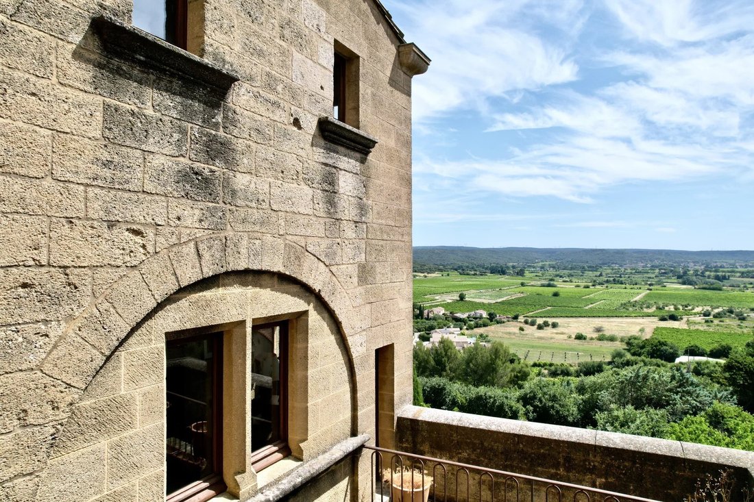 Estate in Uzès, Occitania, France 1 - 15854441