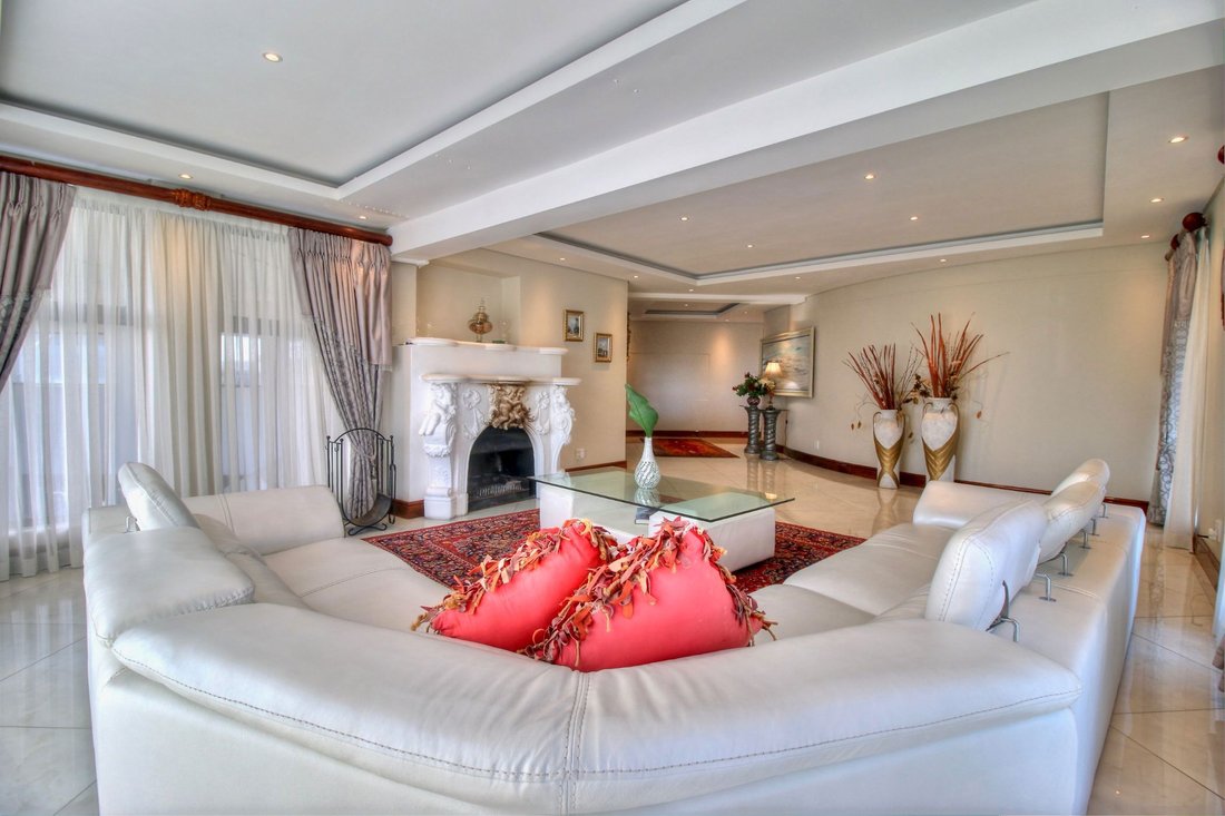 House in Northern Suburbs, Cape Town, South Africa 5 - 15856013