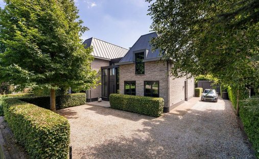 Villa in Barendrecht, South Holland, Netherlands 1