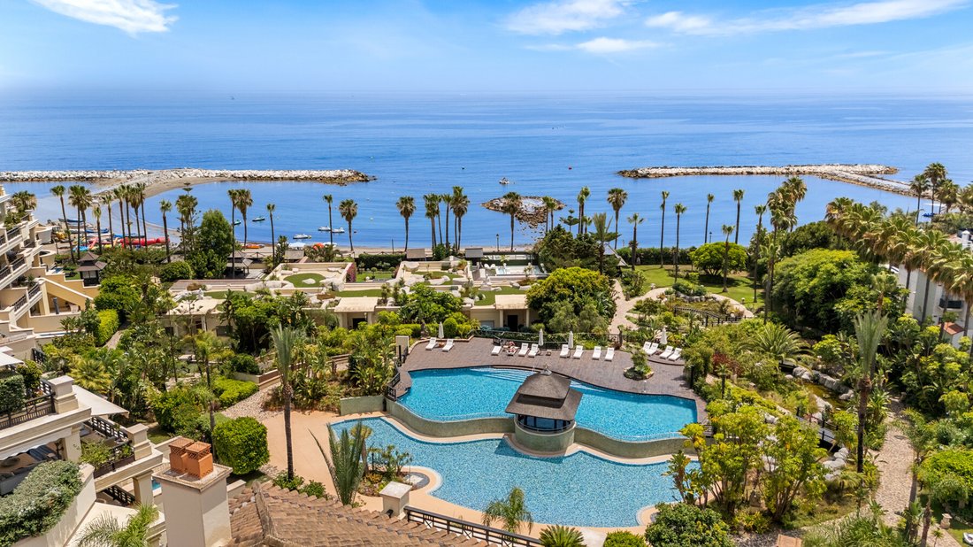Apartment in Puerto Banus, Marbella, Spain 1 - 15859209