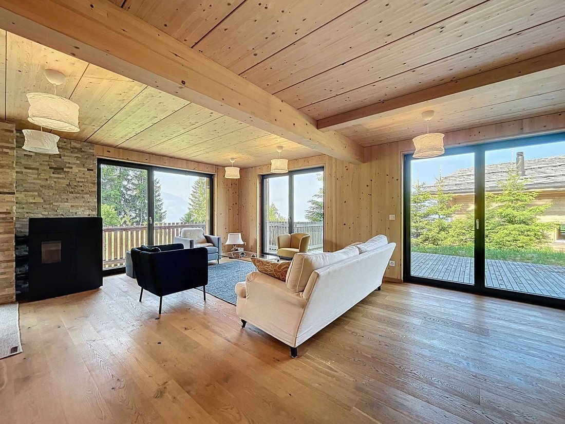 Chalet Contemporain Avec Vue Dégagée Sur Les Montagnes