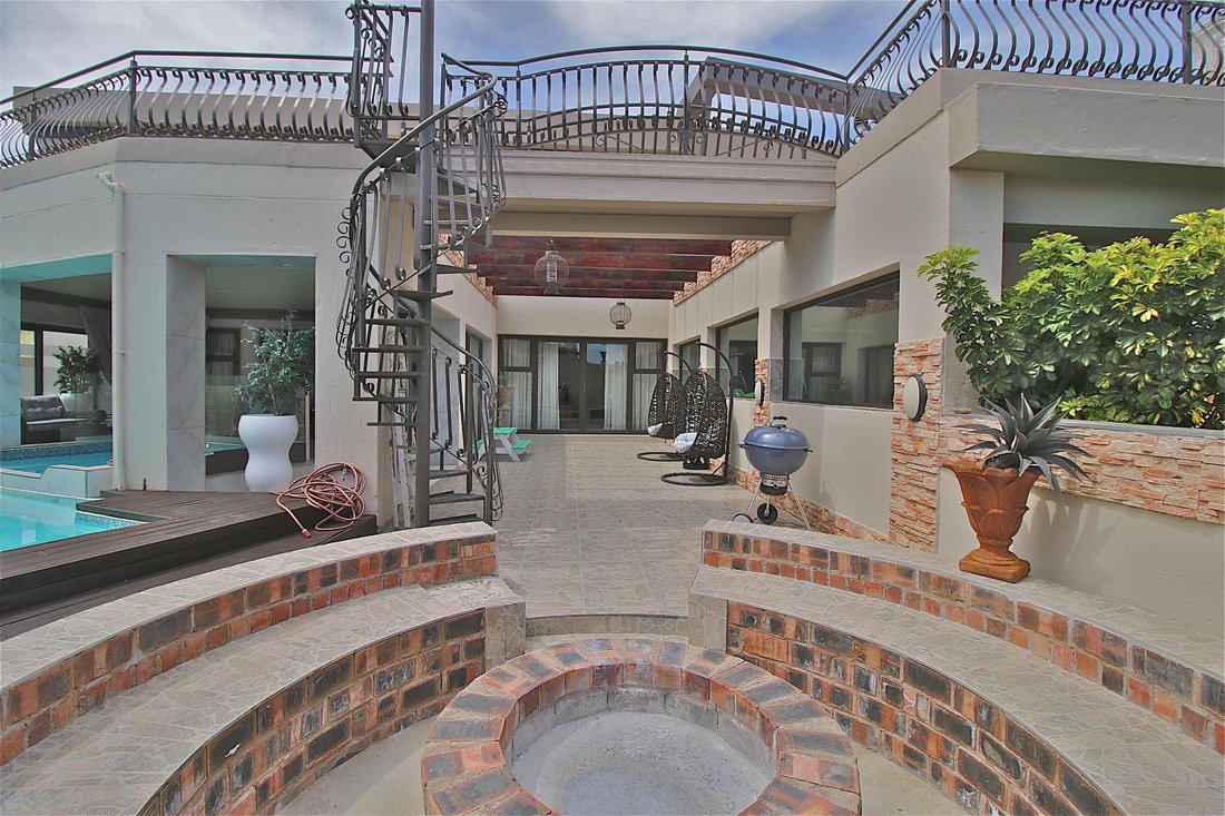 House in Northern Suburbs, Cape Town, South Africa 1 - 15856013