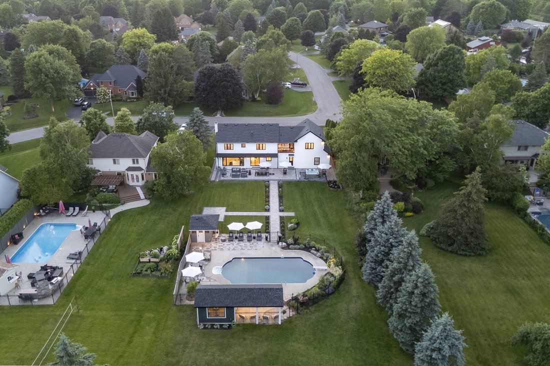 House in Hamilton, Ontario, Canada 4 - 15859704