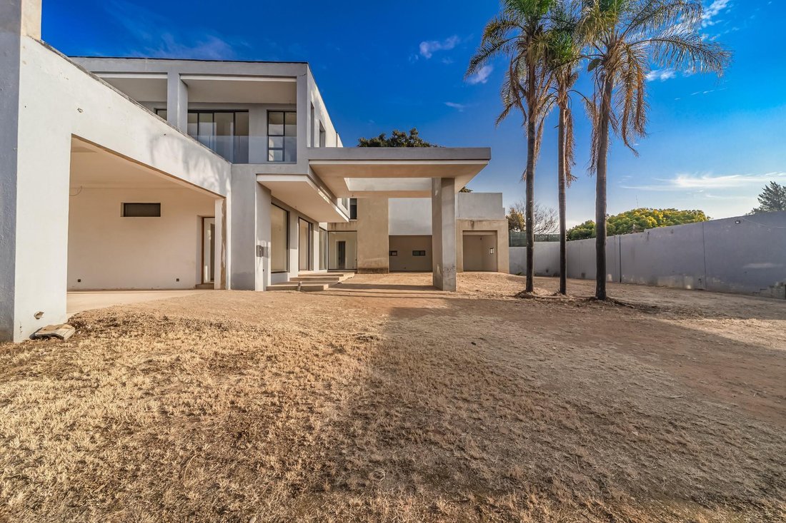 House in Sandton, Gauteng, South Africa 4 - 15853769