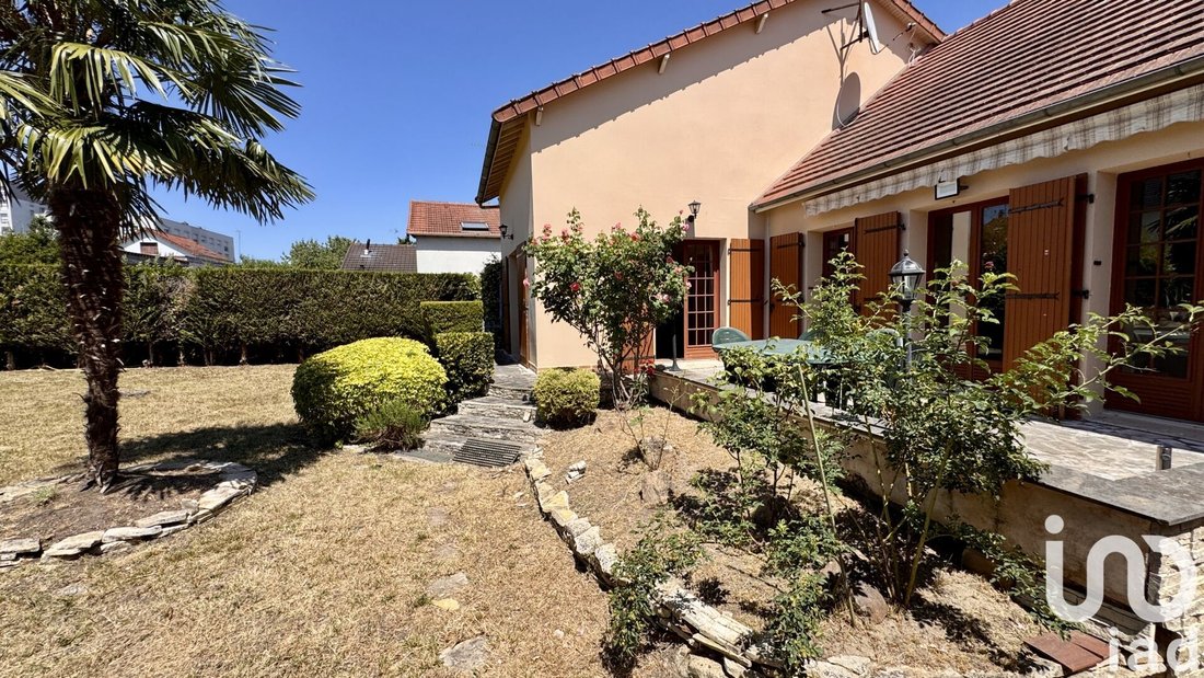 House in Gagny, Ile-de-France, France 1 - 15855589