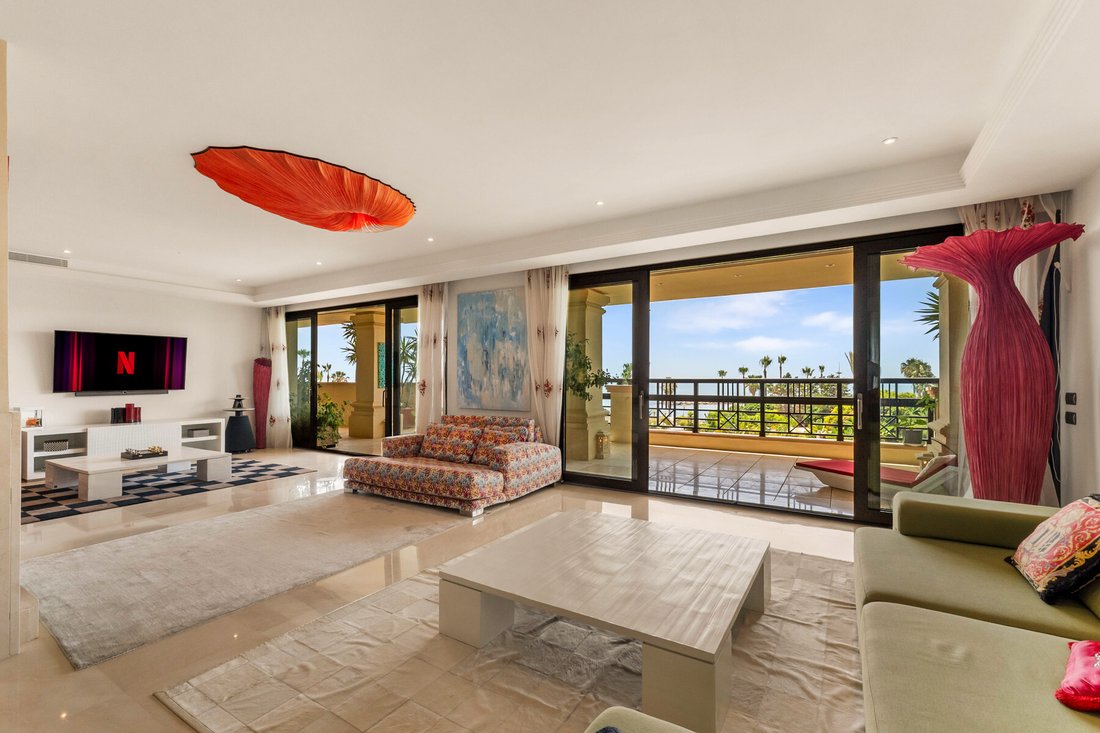 Apartment in Puerto Banus, Marbella, Spain 4 - 15859209
