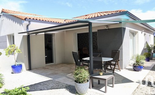 Castle for Sale in Saint-Michel-Chef-Chef, Pays de la Loire, France