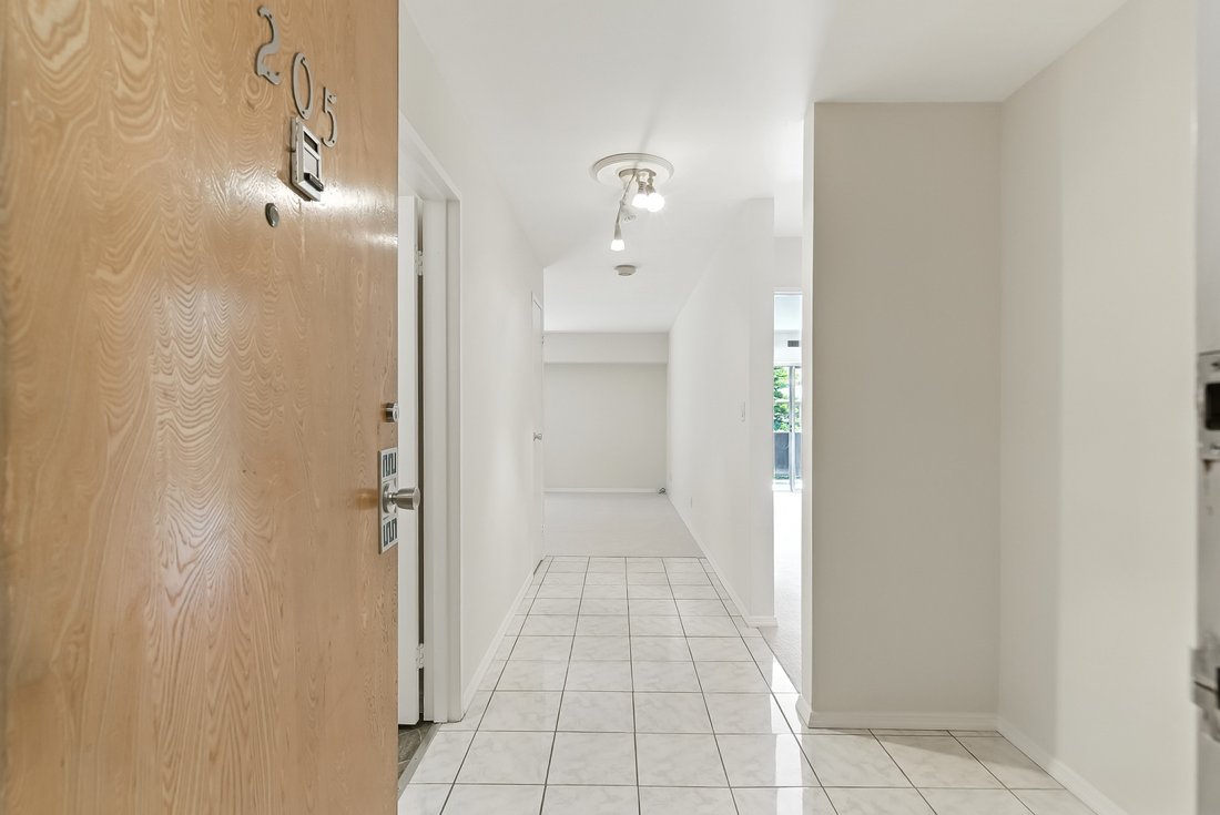 Condo in San Carlos, California, United States 4 - 15862397