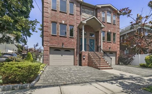 Condo in Cliffside Park, New Jersey, United States 1