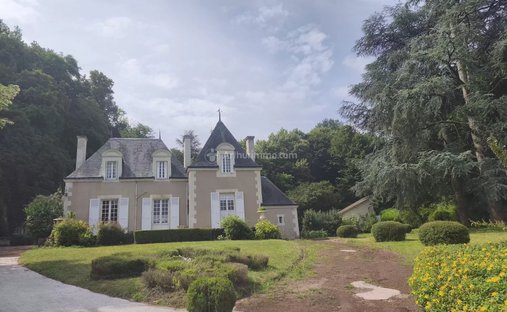 House in La Chartre-sur-le-Loir, Pays de la Loire, France 1