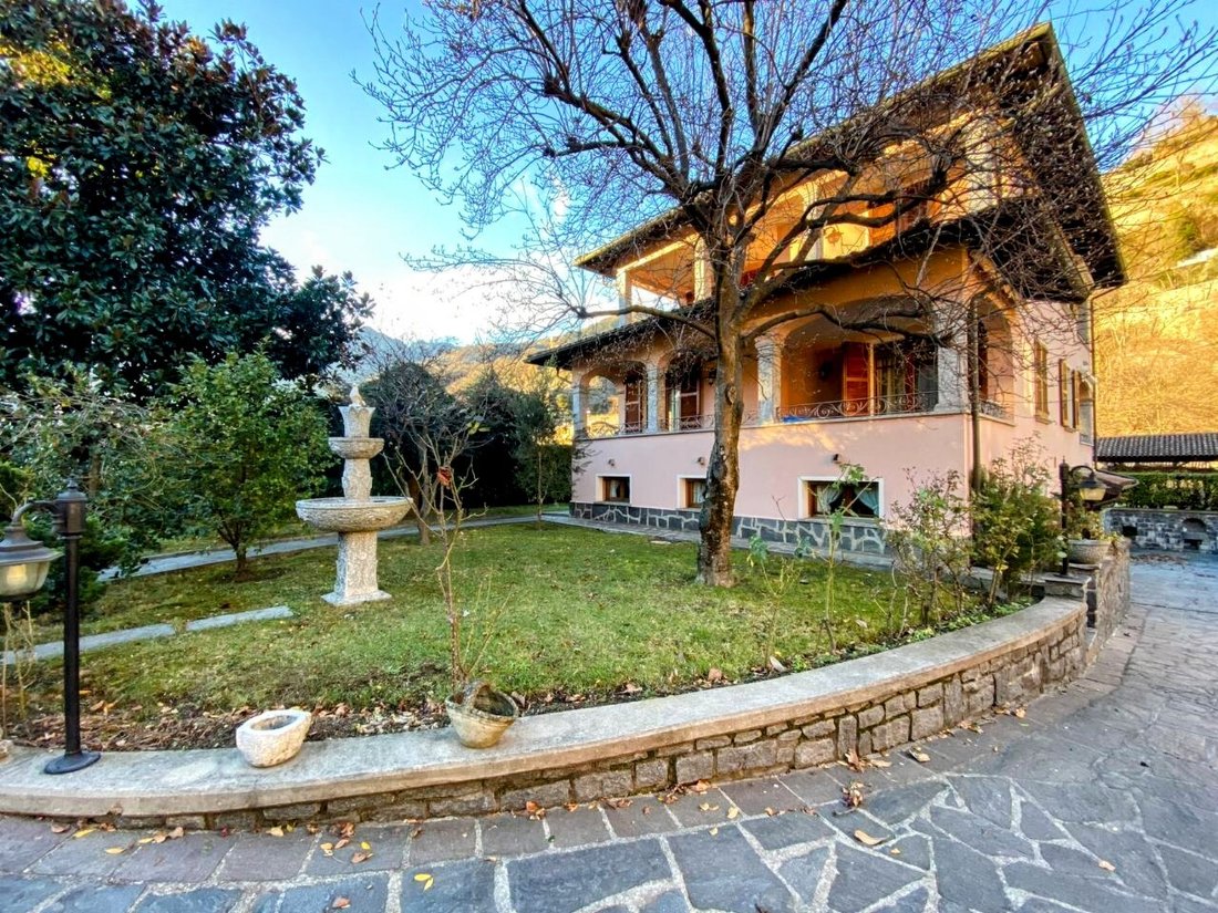 Villa in Porlezza, Lombardy, Italy 1 - 15857603