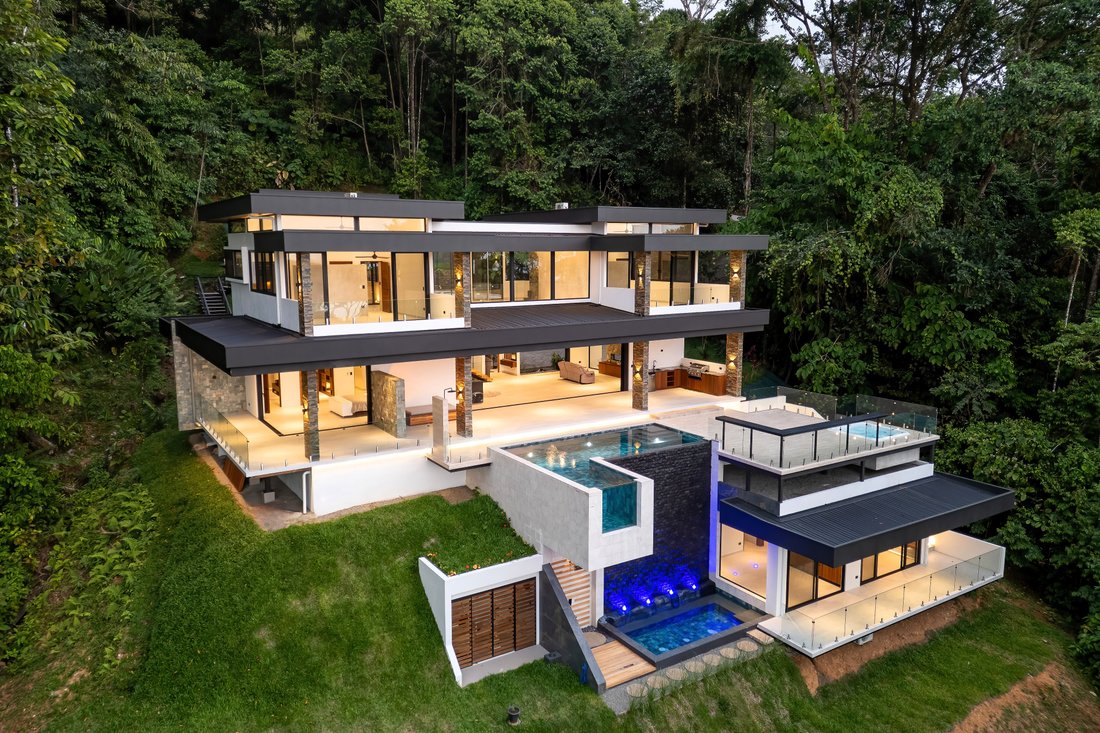 Villa in Uvita, Puntarenas Province, Costa Rica 1 - 15855624