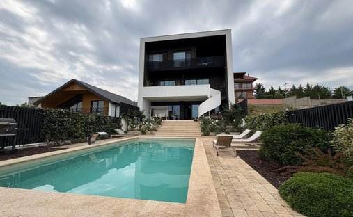 Villa in Tbilisi, Tbilisi, Georgia 1