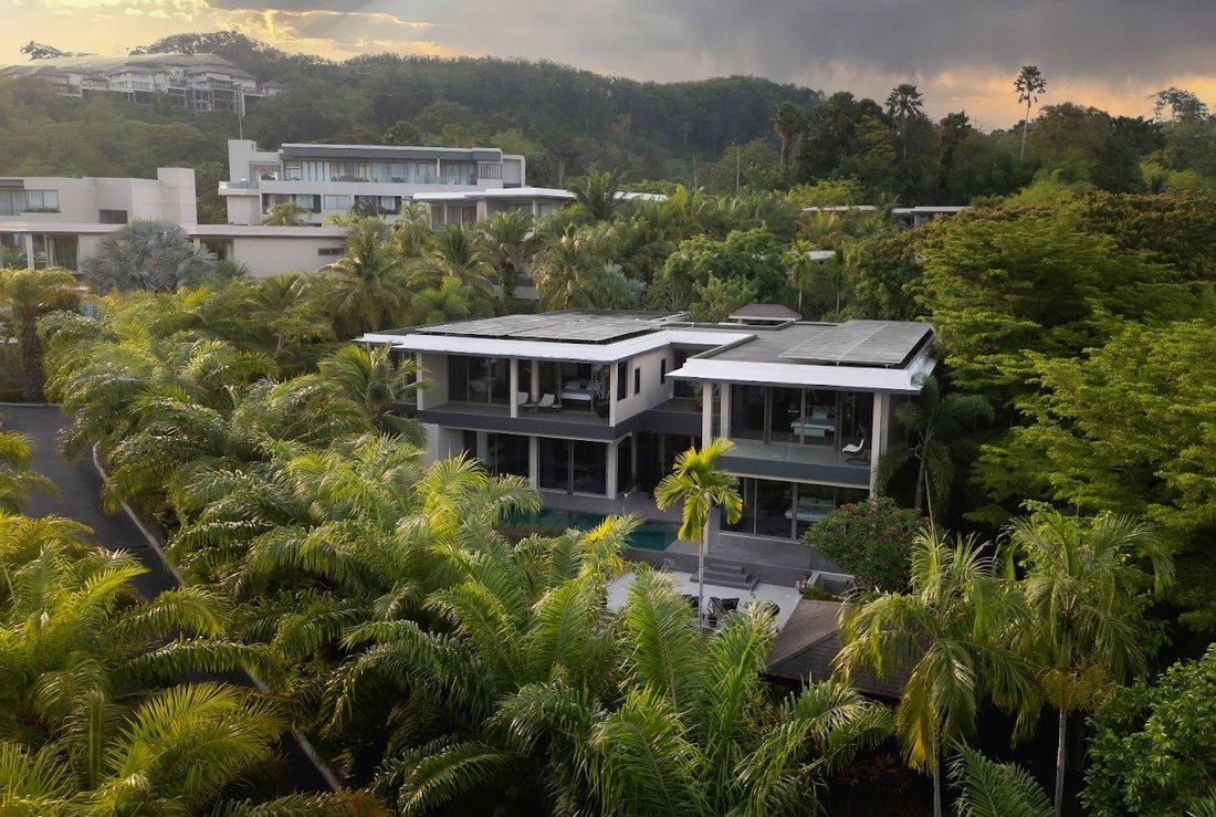 Villa in Choeng Thale, Phuket, Thailand 1 - 15862362