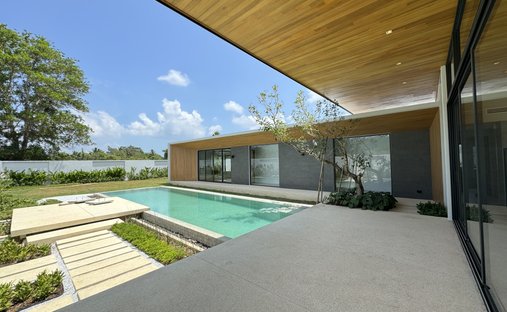 Villa in Thep Krasatti, Phuket, Thailand 1