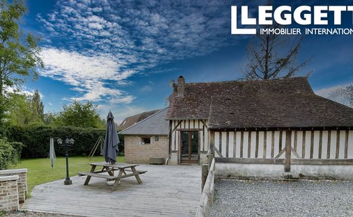 2h From Paris, In The Heart Of The Pays D’auge Area. A Listed 16th /18th Century Chateau Set In Abou