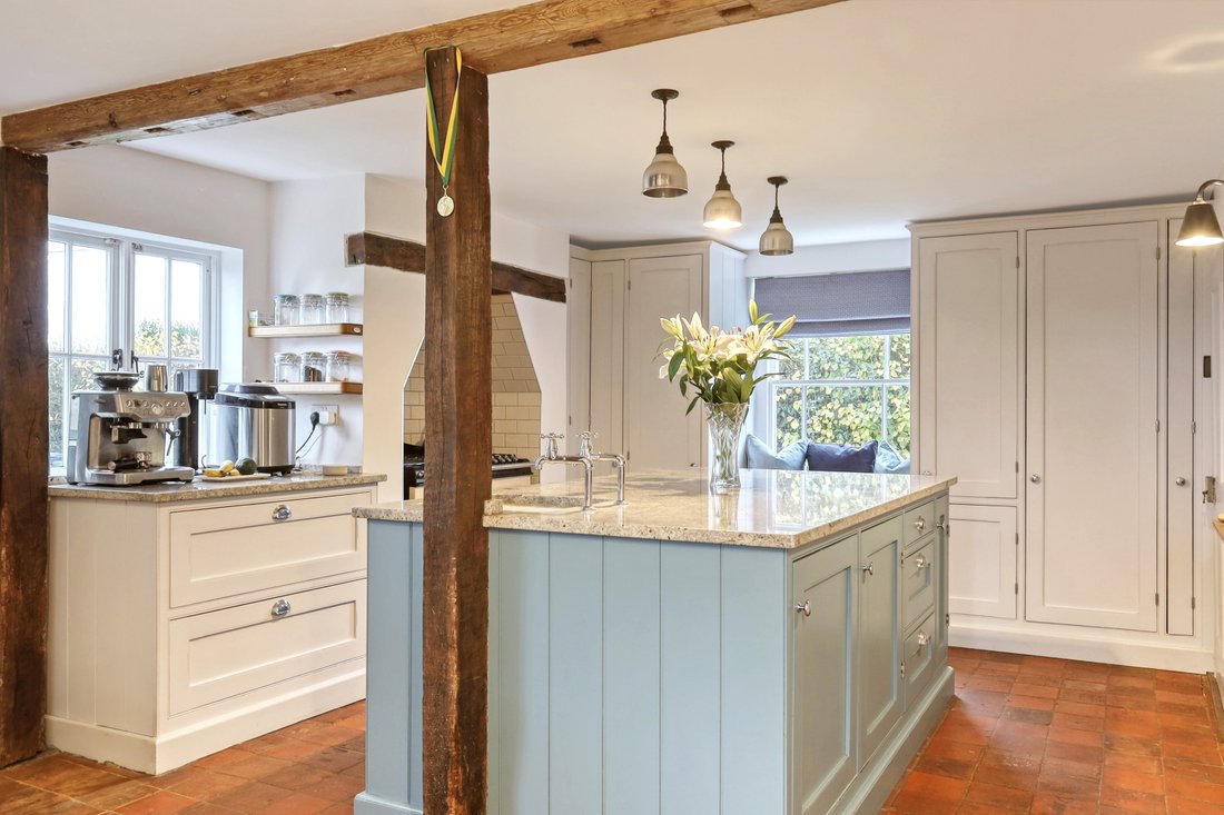 4 Bedroom Detached House For Sale In In White Roding, England, United ...