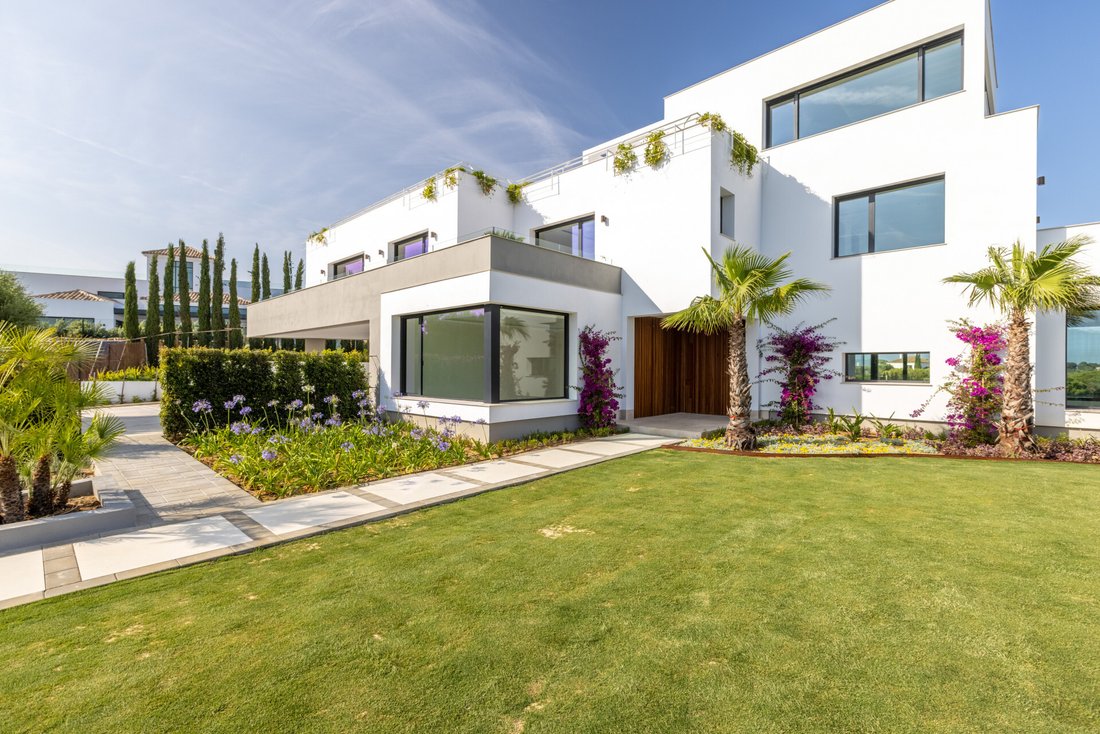 Villa in Sotogrande, San Roque, Andalusia 2 - 15863787